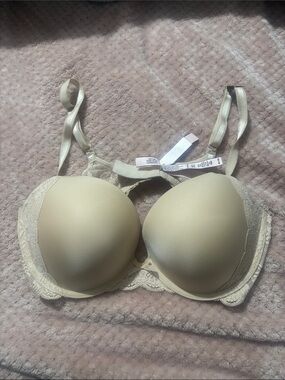 Victoria's Secret Padded Lace-Trim Bra in Light Cream-Push-up